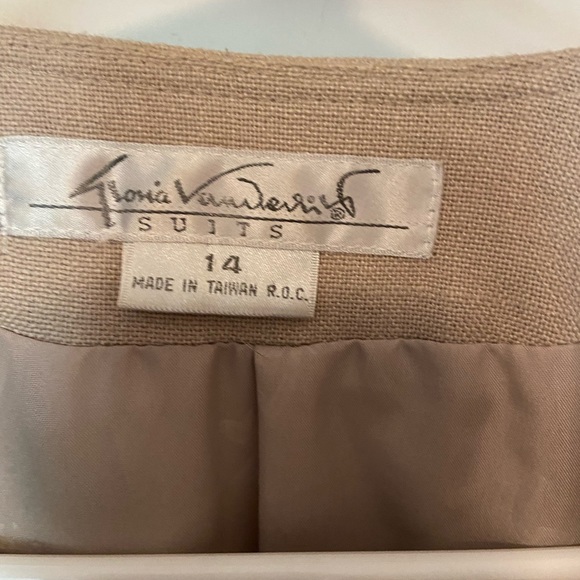 Business Suit, size 14 - Picture 5 of 5